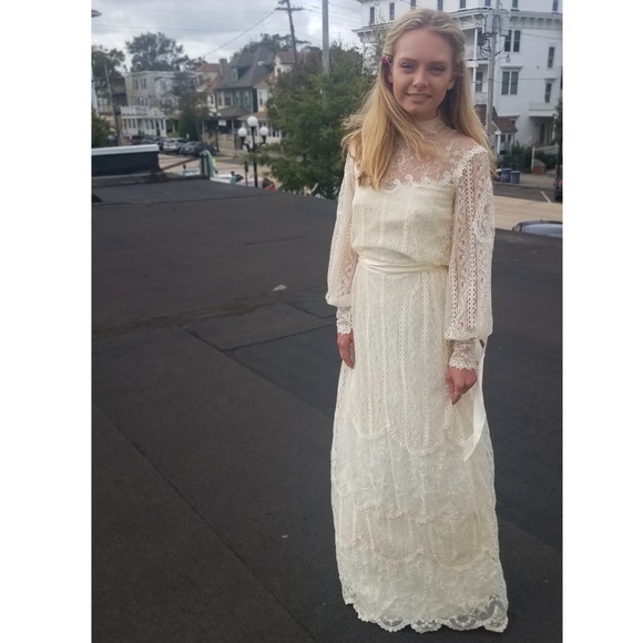 Vintage Victorian Bohemia Wedding Dress - Picture 2 of 7